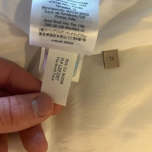 Authentic North Face x Gucci White Puffer Jacket/Vest - December Edition - Picture 5 of 6